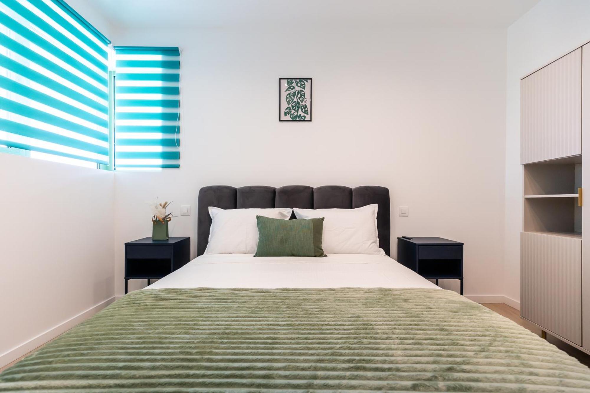 Roots Two - Tranquil Lakeview Escape With Balcony Appartamento *