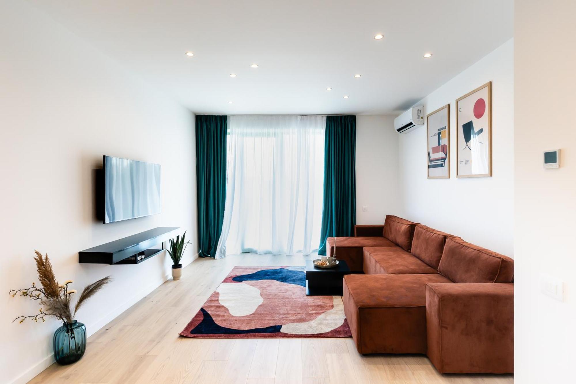 Roots Two - Tranquil Lakeview Escape With Balcony Appartamento *