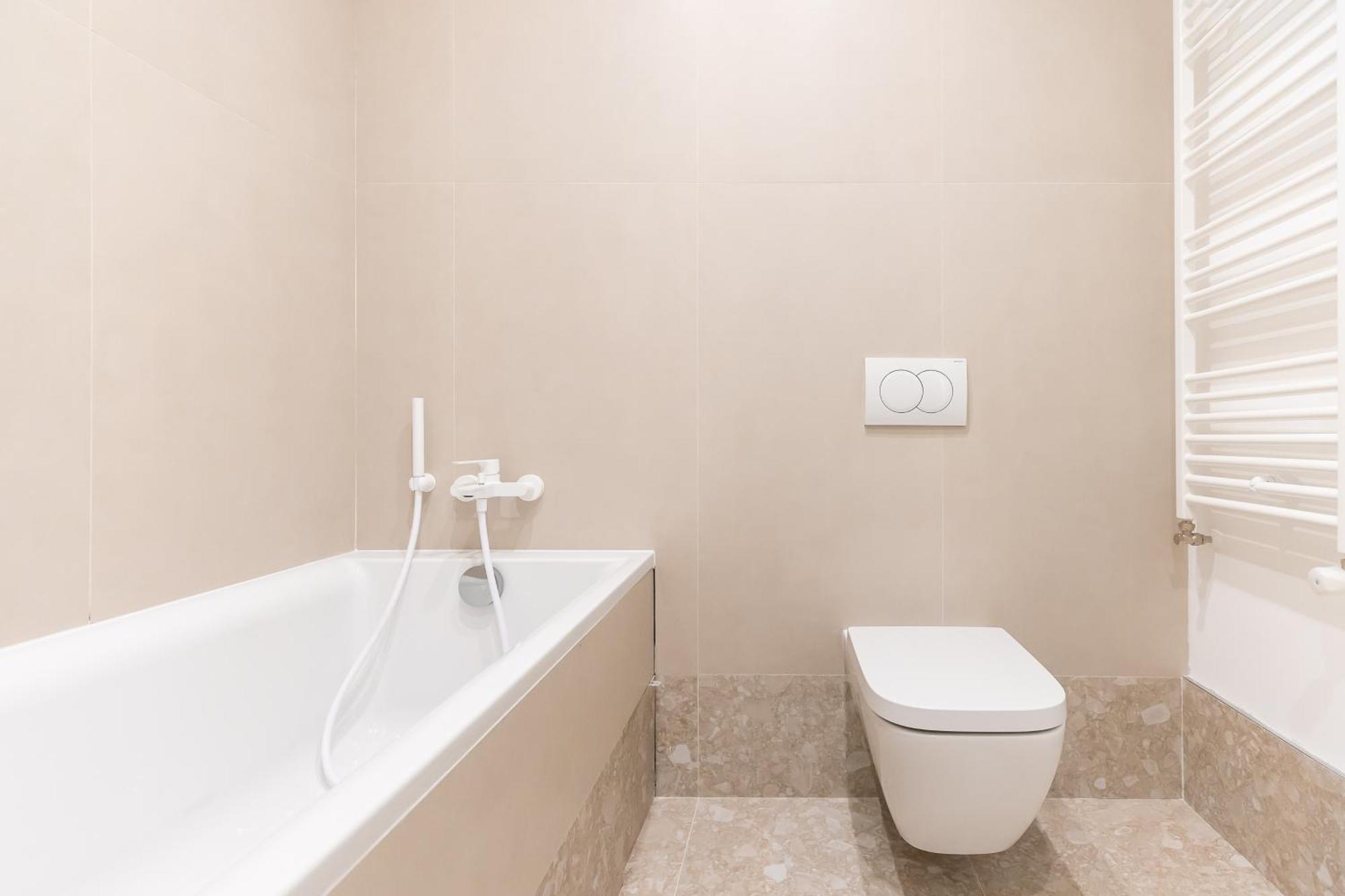 Roots Two - Tranquil Lakeview Escape With Balcony Appartamento Bucarest