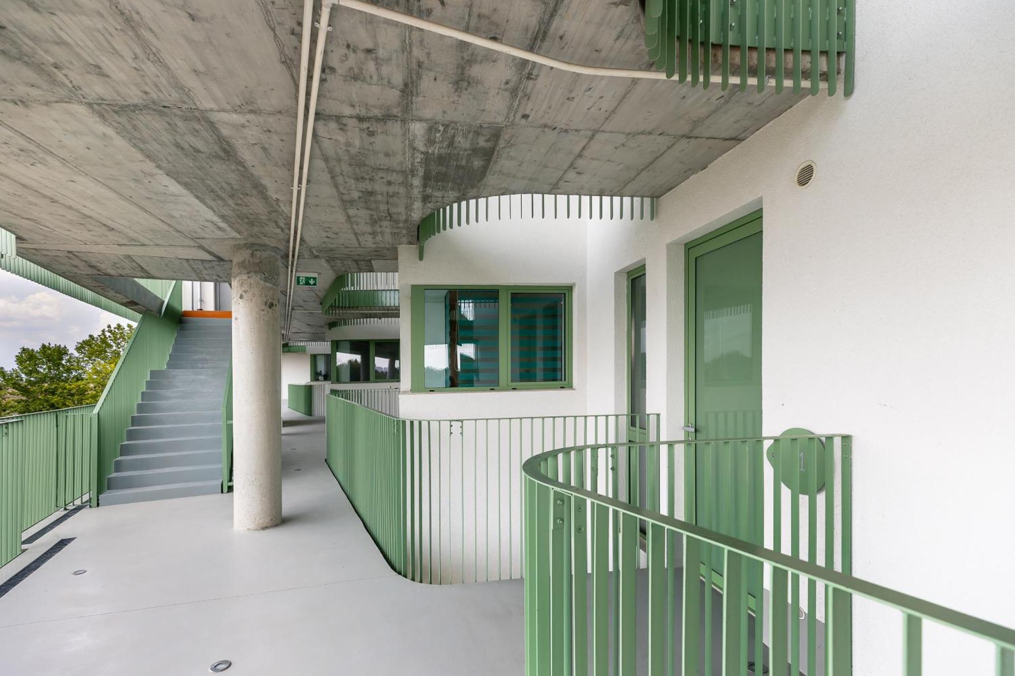 Roots Two - Tranquil Lakeview Escape With Balcony Appartamento *