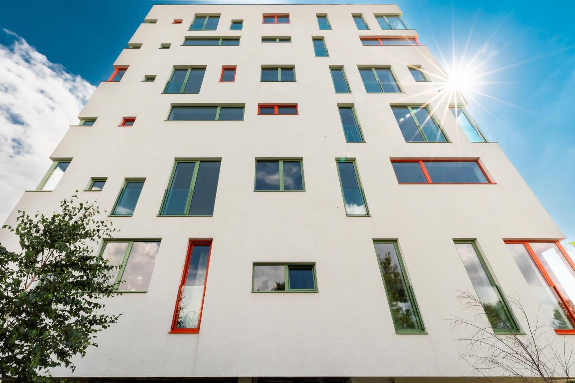 Roots Two - Tranquil Lakeview Escape With Balcony Bucarest
