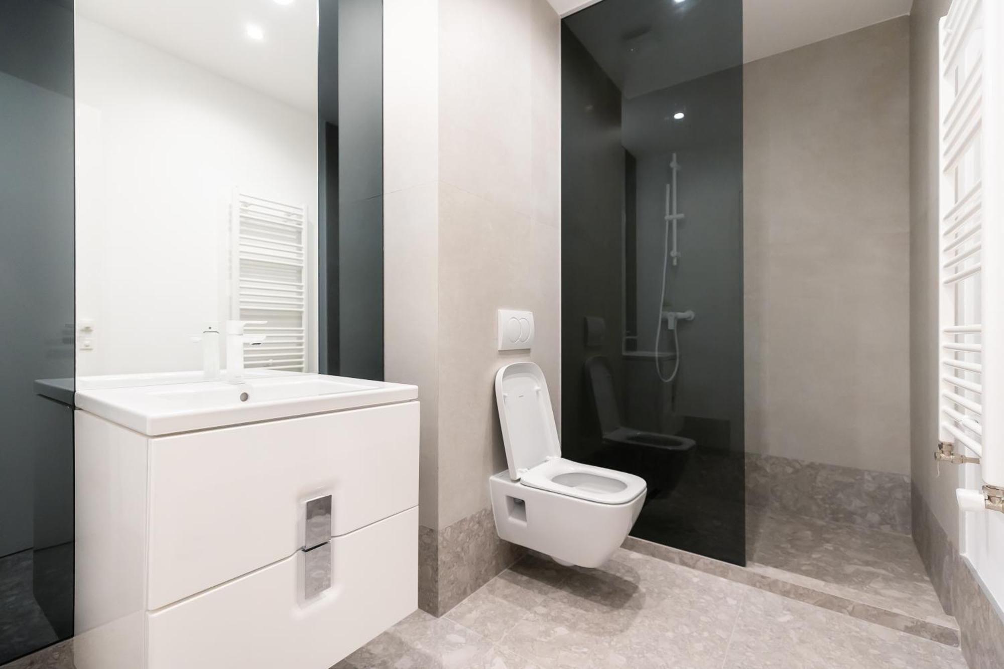 Roots Two - Tranquil Lakeview Escape With Balcony * Bucarest
